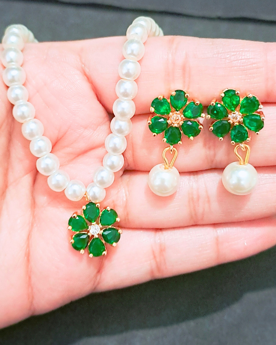 Flower Pearl Necklace