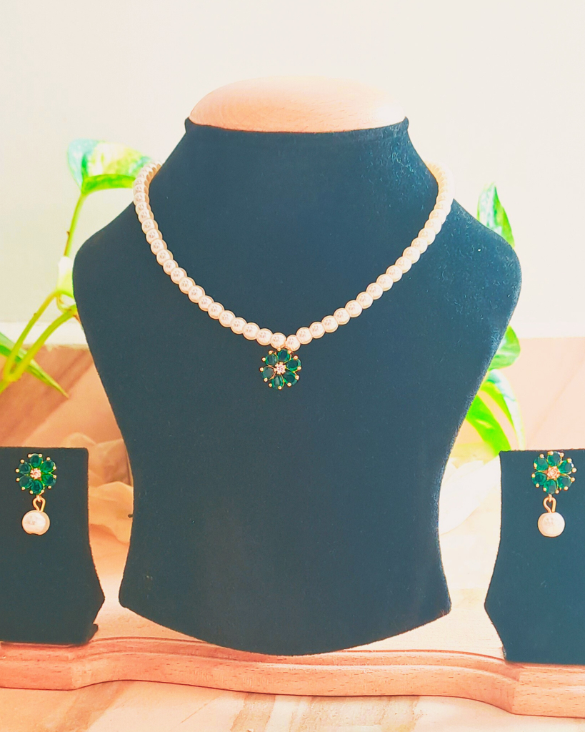 Flower Pearl Necklace