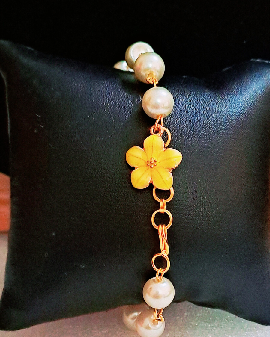 Off-white Pearl Bracelate